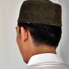 Melepas Kopyah Menjatuhkan Murûah