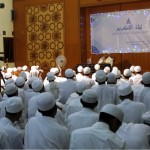 Habib Umar bin Muhammad Assegaf menjelaskan keutamaan bahasa Arab di hadapan santri yang khusus bermukim di asrama berbahasa Arab