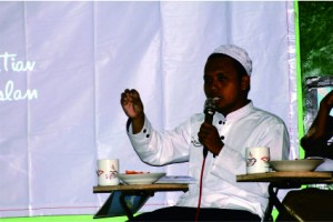 Antusias: narasumber sedang memberikan penjelasan mengenai ISIS kepada peserta yang hadir