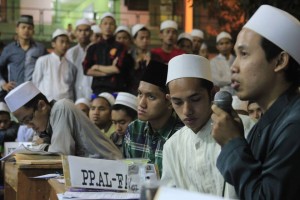 Salah satu utusan Pondok Pesantren Al_Falah memaparkan argumentasi