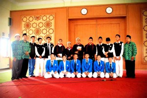 Kerabat Sidogiri Media berpose bersama redakasi Al-Masholih