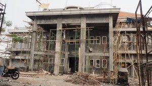 Megah : Tampak gedung 3 lantai sudah selesai. Pembangunan ini akan dirampungkan pertengahan bulan Desember