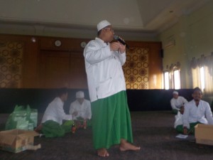Kepala madrasah Tarbiyah Idadiyah, M. Subhan, saat memberikan sambutannya di hadapan staf pengajar Tarbiyah Idadiyah