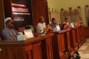 Ust. Idrus Romli bersama Ust. Moh Achyat Ahmad dalam acara seminar Annajah Center Sidogiri 