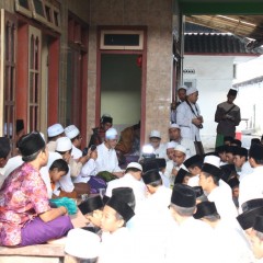 Wisuda Istimewa Tarbiyah Idadiyah Demontrasi di Hadapan KH. A. Nawawi bin Abd. Djalil
