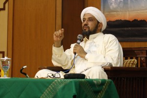 Habib Taufiq Bin Abdul QOdir As-Segaf saat menyampaikan motivasinya