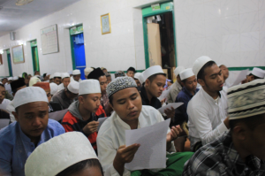 Khusuk; Segenap santri Sidogiri membaca Hizb Nashr sebanyak 41 kali