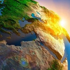 Keanehan Adalah Kelaziman yang Tertunda