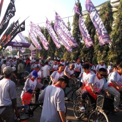 Fun Bike; Sepeda Santri, Cara Santri Menyapa Umat