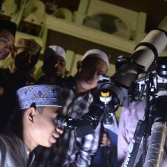 Fenomena Gerhana Bulan Total, Tim Falakiyah Sidogiri Lakukan Pengamatan