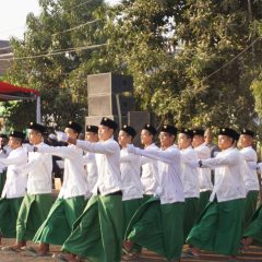 Merah Putih di Atas Sarung Hijau Santri