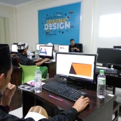 Ikuti Perkembangan, Pengurus Bekali Desainer Sidogiri Pelatihan Graphic Design