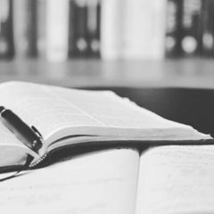 Ketika Mereka Menikam Dengan Pena