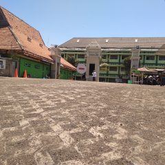 Perbaiki Jalan Guna Menjaga Keselamatan