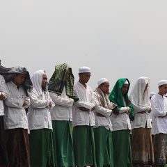 Santri Laksanakan Shalat Gerhana, Ujian Ditunda 1 Jam