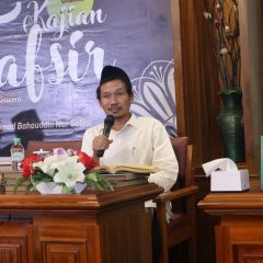 Gus Baha: Kebenaran Tidak Bisa Ditinggalkan Hanya Karena Ada Kebatilan