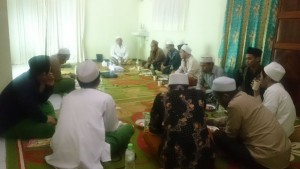 Koordinasi Tim Penulis Buku Profil Sidogiri di Rumah dinas Syekh al-Mishry